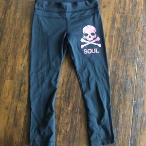 Never worn Lululemon Capris